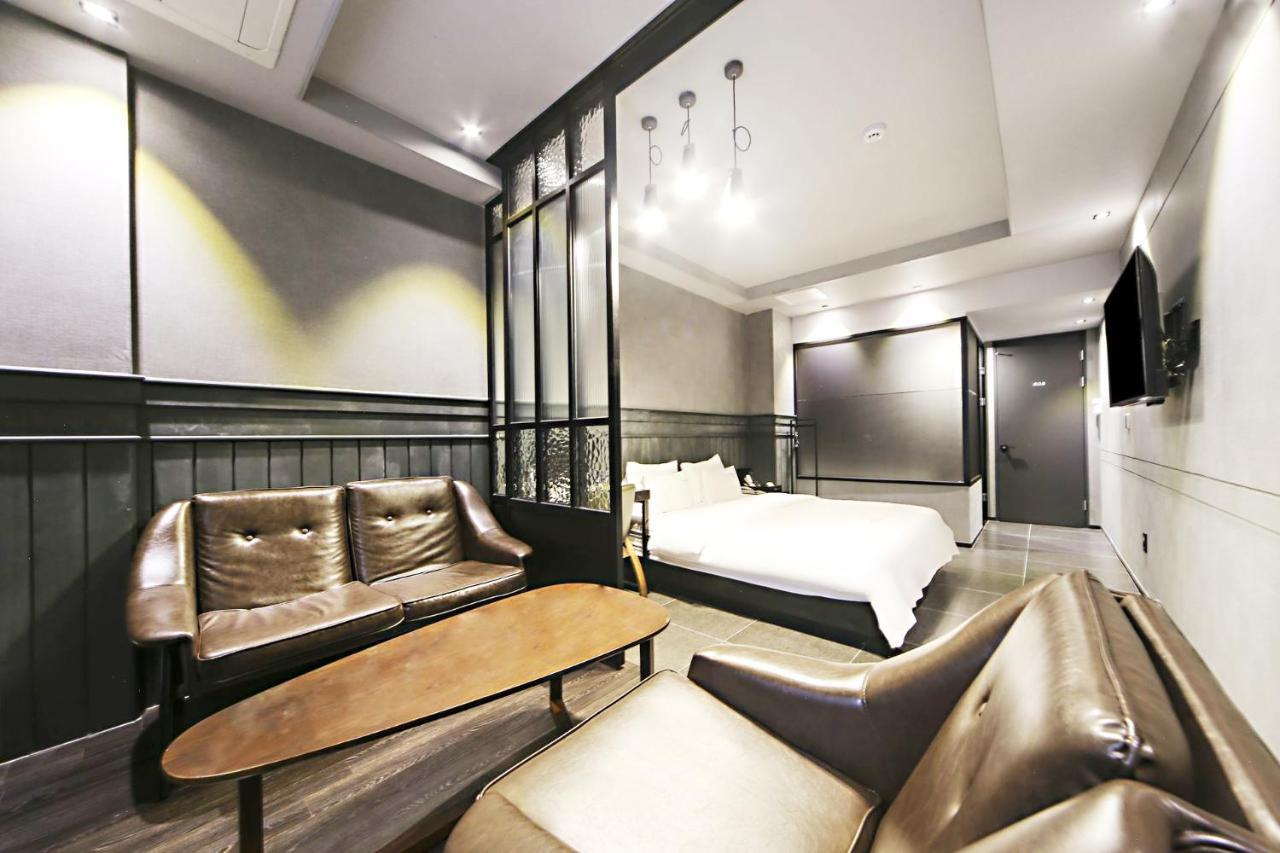 Masan Almond Hotel ชางวอน ภายนอก รูปภาพ