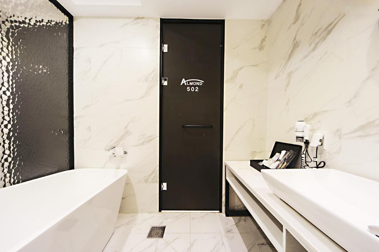 Masan Almond Hotel ชางวอน ภายนอก รูปภาพ