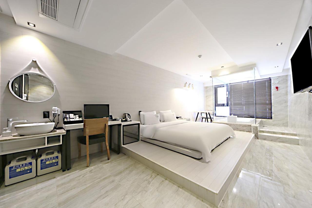 Masan Almond Hotel ชางวอน ภายนอก รูปภาพ