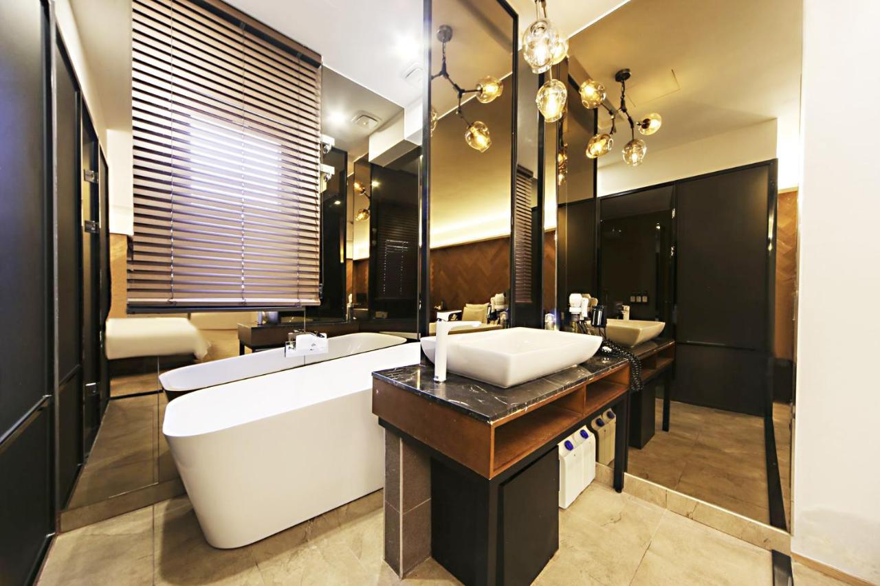 Masan Almond Hotel ชางวอน ภายนอก รูปภาพ