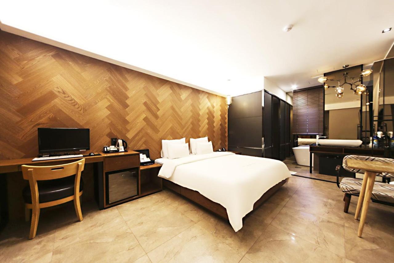 Masan Almond Hotel ชางวอน ภายนอก รูปภาพ